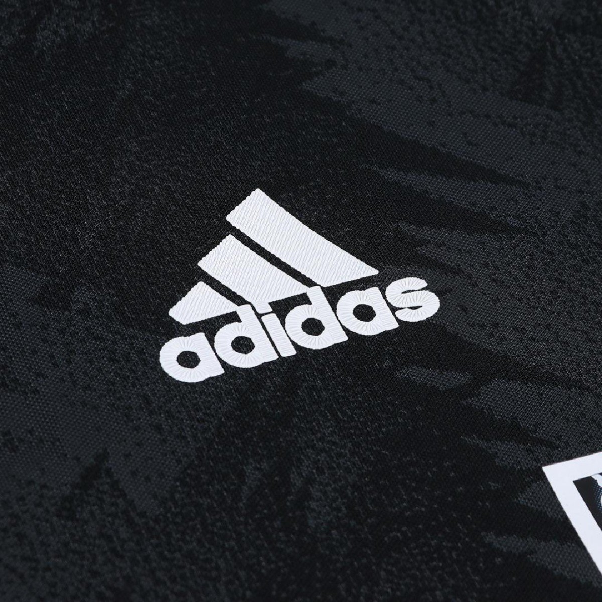 NQQ-7755-068_zoom1(4) Camisa Juventus Preta Elétrica 2022 Jogador