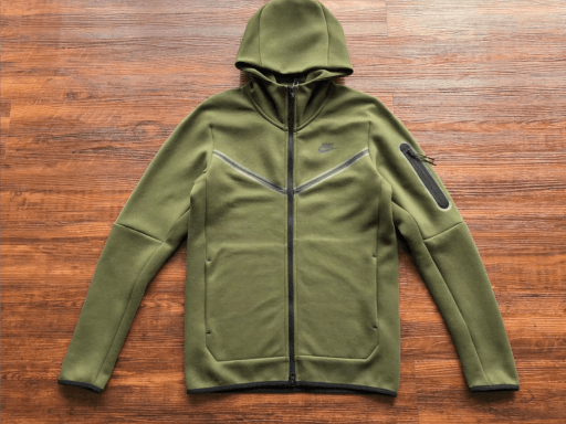 Design sem nome (1) Vista-se com o Conjunto Blusão e Calça Moletom Nike com valor promocional. Adquira já a sua com FRETE GRÁTIS aqui na malta esportes!