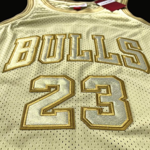 Camisa Regata Jordan #23 Dourada Especial Bulls