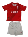 Kit Infantil Universidad Católica Fora II Vermelha 2024/25 Unissex