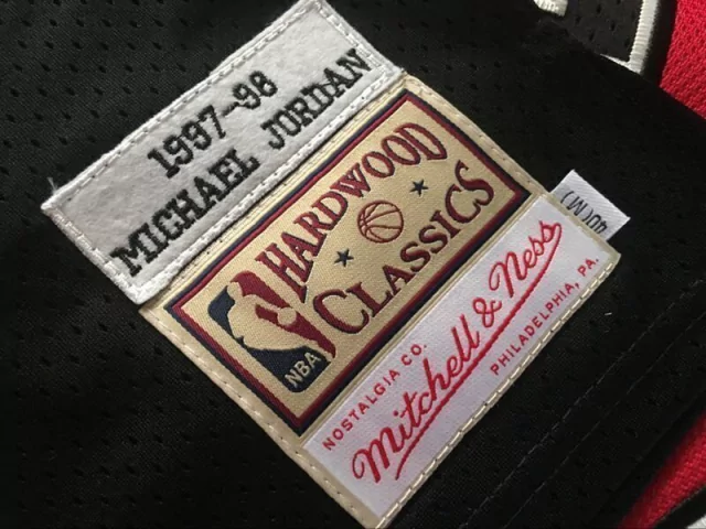 regata-nba-mitchell-ness-chicago-bulls-retro-1997-1998-preta-jordan-23-11-92180fa1f9ff083f0715922534298486-640-0 Regata NBA Mitchell & Ness Chicago Bulls 1997/98 Preta - Jordan #23