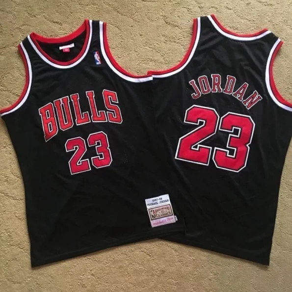 Regata NBA Mitchell & Ness Chicago Bulls 1997/98 Preta - Jordan #23