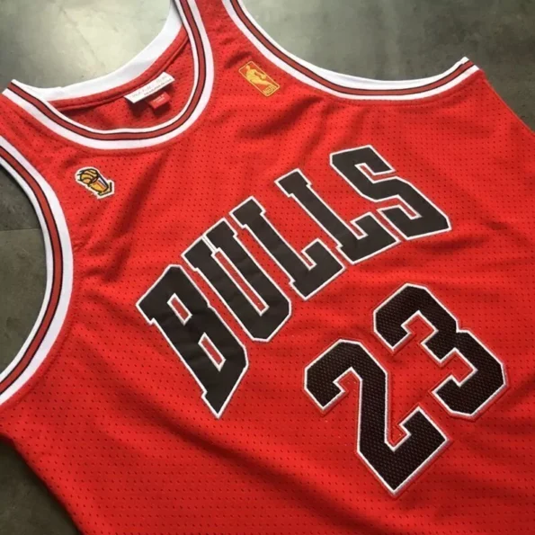 Regata NBA Mitchell & Ness Chicago Bulls Retro 1996-1997 Vermelha - Jordan #23 FINAIS