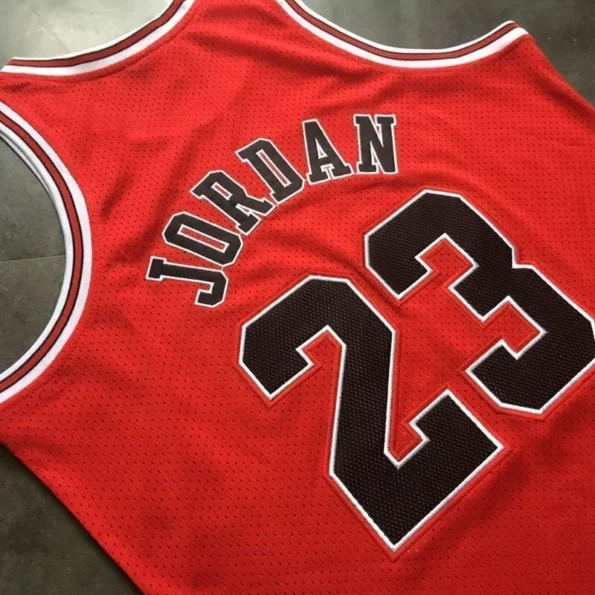 Regata NBA Mitchell & Ness Chicago Bulls Retro 1996-1997 Vermelha - Jordan #23 FINAIS