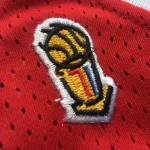 regata-nba-mitchell-ness-chicago-bulls-retro-1997-1998-vermelha-jordan-23-finais-13-4c79c9deade5b2945b15937010367765-1024-1024