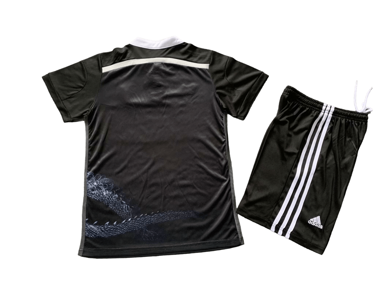 Kit Infantil Real Madrid Preta Away 2014/15 Unissex Kit Infantil Real Madrid Preta Away 2014/15 Unissex