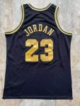 Regata Mitchell & Ness – Bulls 1997-98 Retro – Jordan #23 Preta