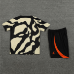 Conjunto de Treino PSG Camisa + Bermuda Camuflagem Amarelo/Preto 2023/24