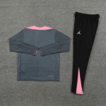 Conjunto de Treino PSG Jaqueta + Calça Cinza/Rosa 2024/25