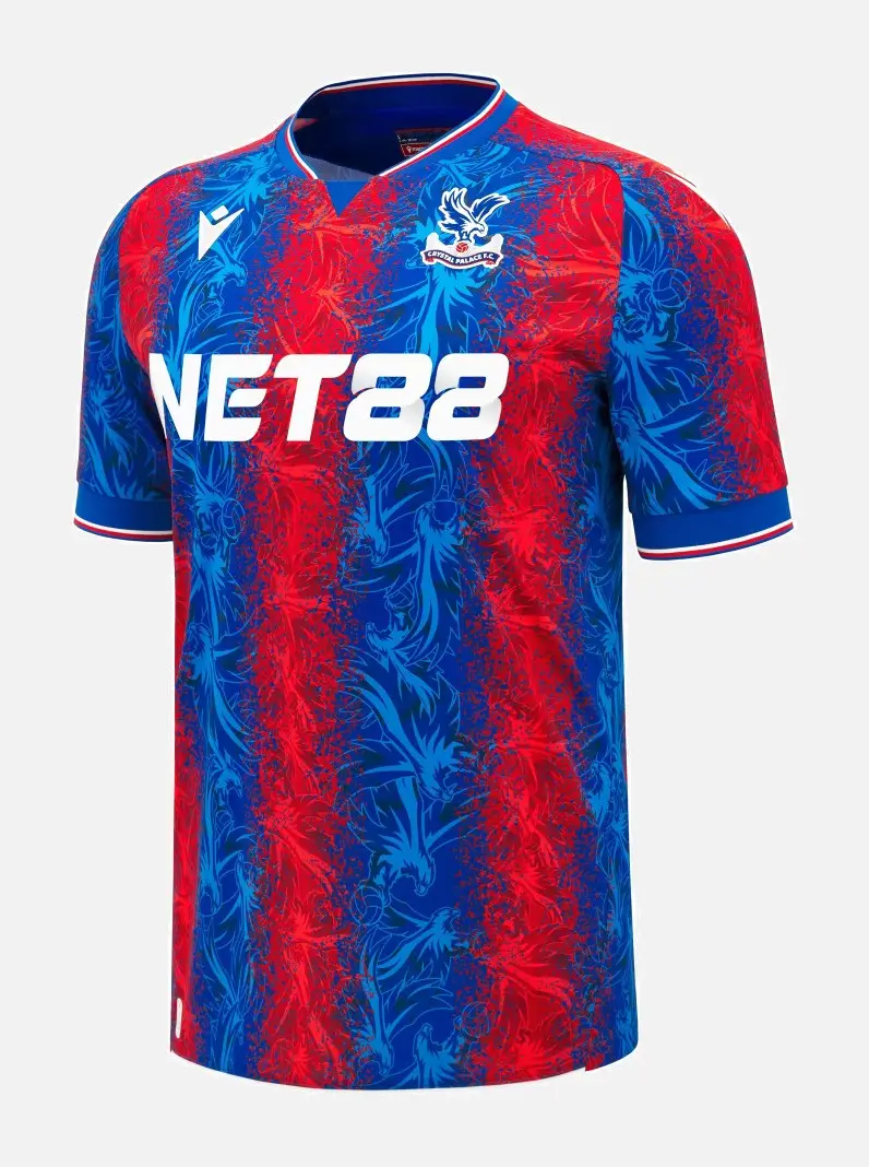 camisa-Titular-Crystal-Palace-azul-i-2024-25-masculina (1) Camisa Titular Crystal Palace Azul/Vermelha I 2024/25 Masculina