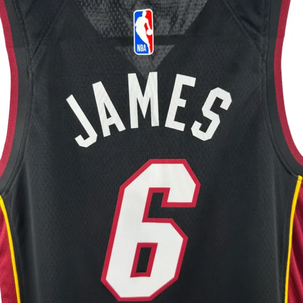 Regata NBA Icon Swingman Miami Heat Preta James #6