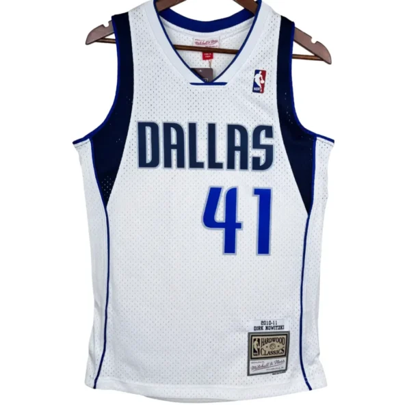 Regata NBA Mitchell & Ness Dallas Mavericks Branca 2010 Nowitzki #41