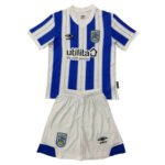 kit-infantil-huddersfield-home-azul-branca-2024-25-unissex