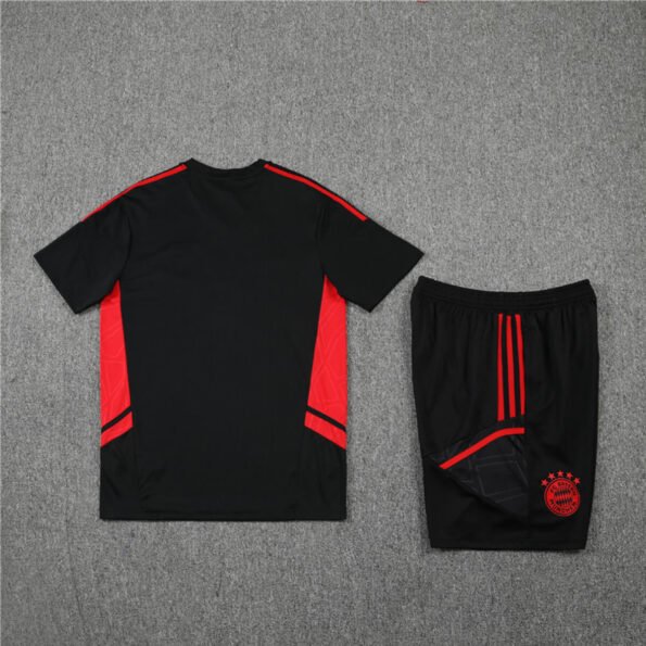 Conjunto Bayern de Munique Treino Camisa e Short Preto 2022/23