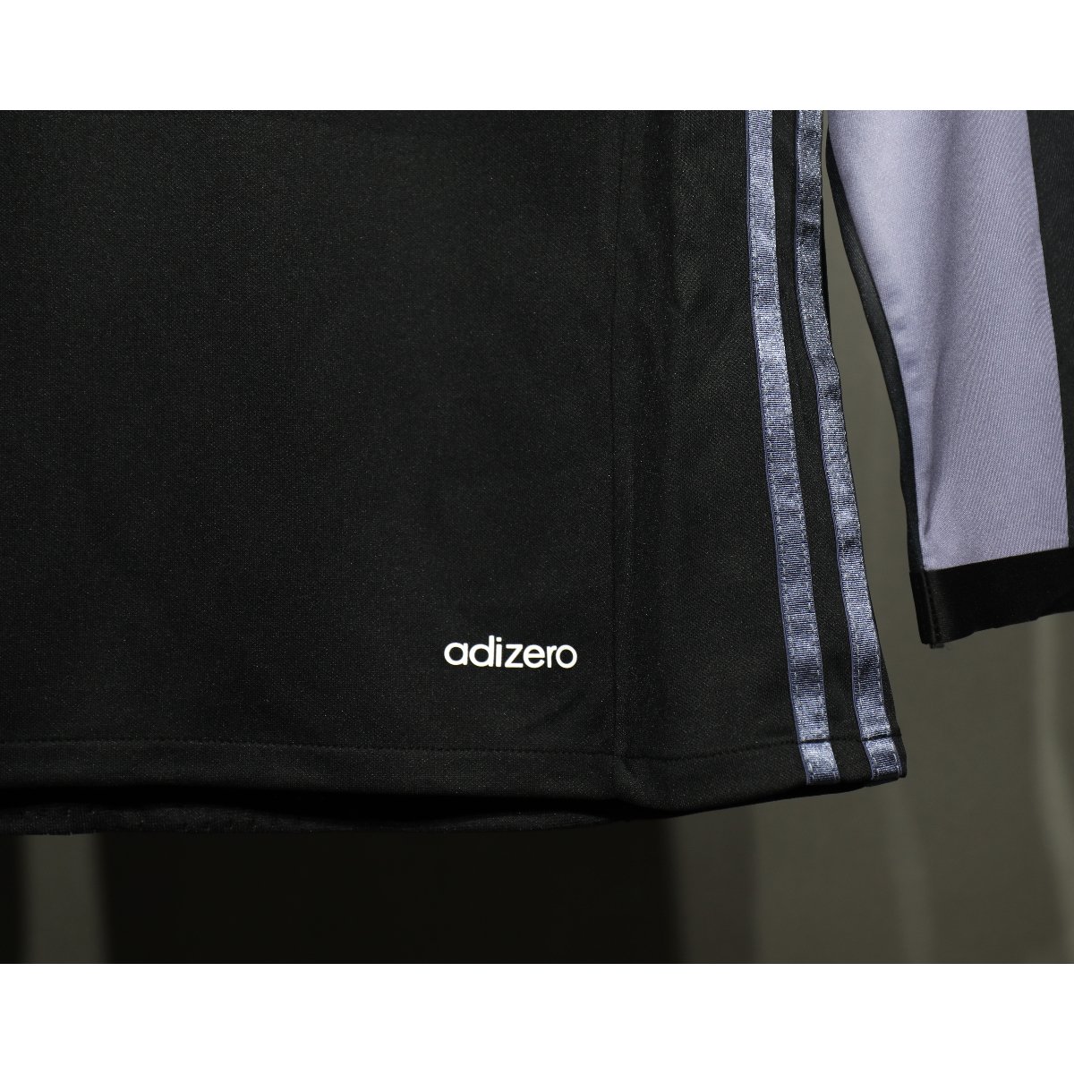 camisa-real-madrid-away-preta-2016-17-manga-longa-2 Camisa Real Madrid Preta 2016/17 Away Manga Longa