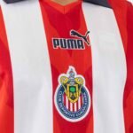 camisa-chivas-guadalajara-street-retro-vermelha-2025-masculina