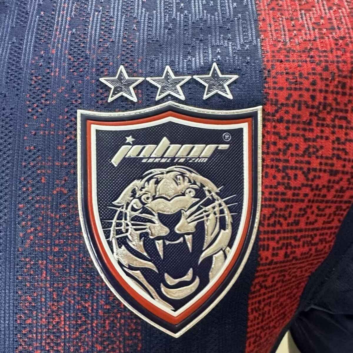 camisa-johor-darul-tazim-azul-vermelha-home-2025-26-jogador (2) Camisa Johor Darul Ta'zim Azul Home 2025/26 Jogador