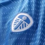 camisa-leeds-united-azul-goleiro-2025-26-masculina