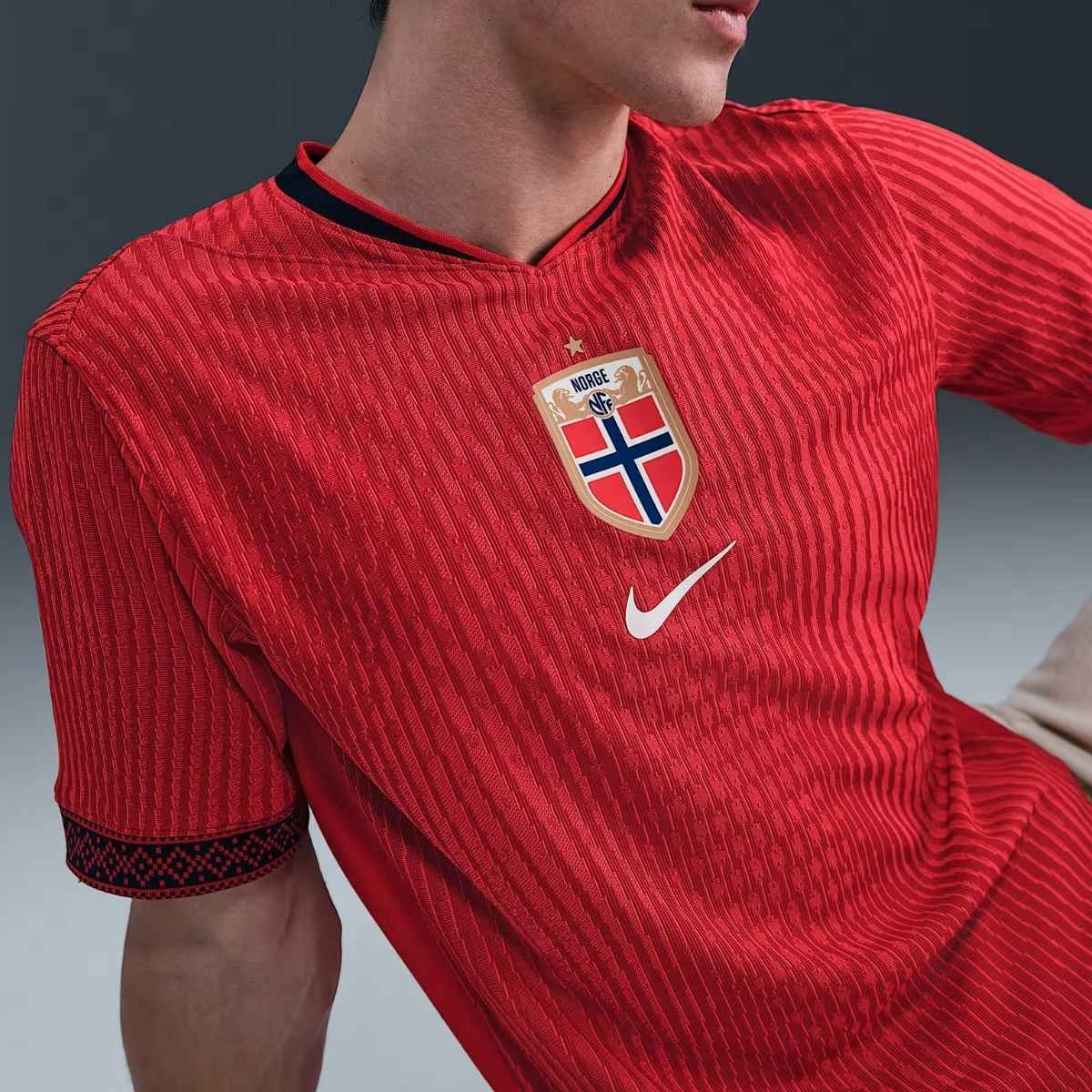 camisa-noruega-vermelha-2025-26-home-time-feminino-joagdor (2) Camisa Noruega Vermelha 2025/26 Time Feminino Home Jogador