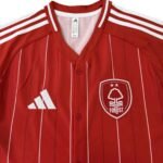 camisa-nottingham-forest-vermelha-basebolo-2025-botoes