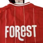 camisa-nottingham-forest-vermelha-basebolo-2025-botoes