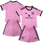 Kit-infantil-manchester-United-Goleiro-Rosa-Claro-25-26-Third-Unissex (2)