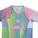 camisa-barcelona-karol-g-verde-azul-rosa-2025-26-special-masculina