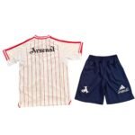 kit-infantil-arsenal-branco-basebol-2025-botoes-unissex