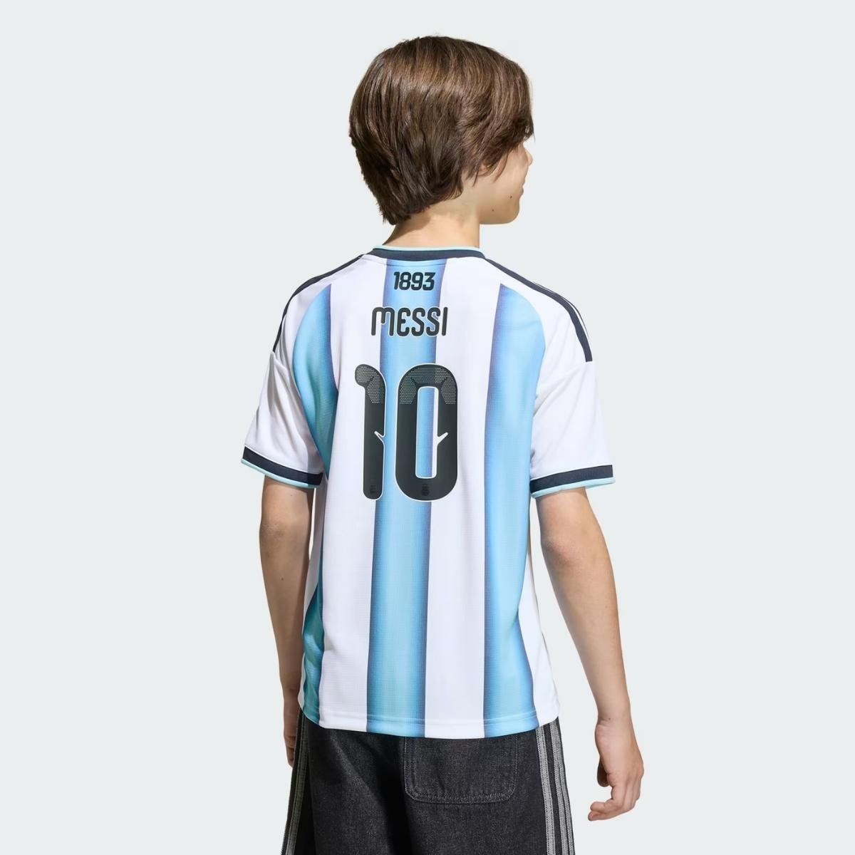 Kit-infantil-argentina-home-2026-messi-torcedor-adidas-FBA-825A-014 (2) Kit Infantil Argentina Branca/Azul Messi #10 Copa 2026/27 Home I Unissex