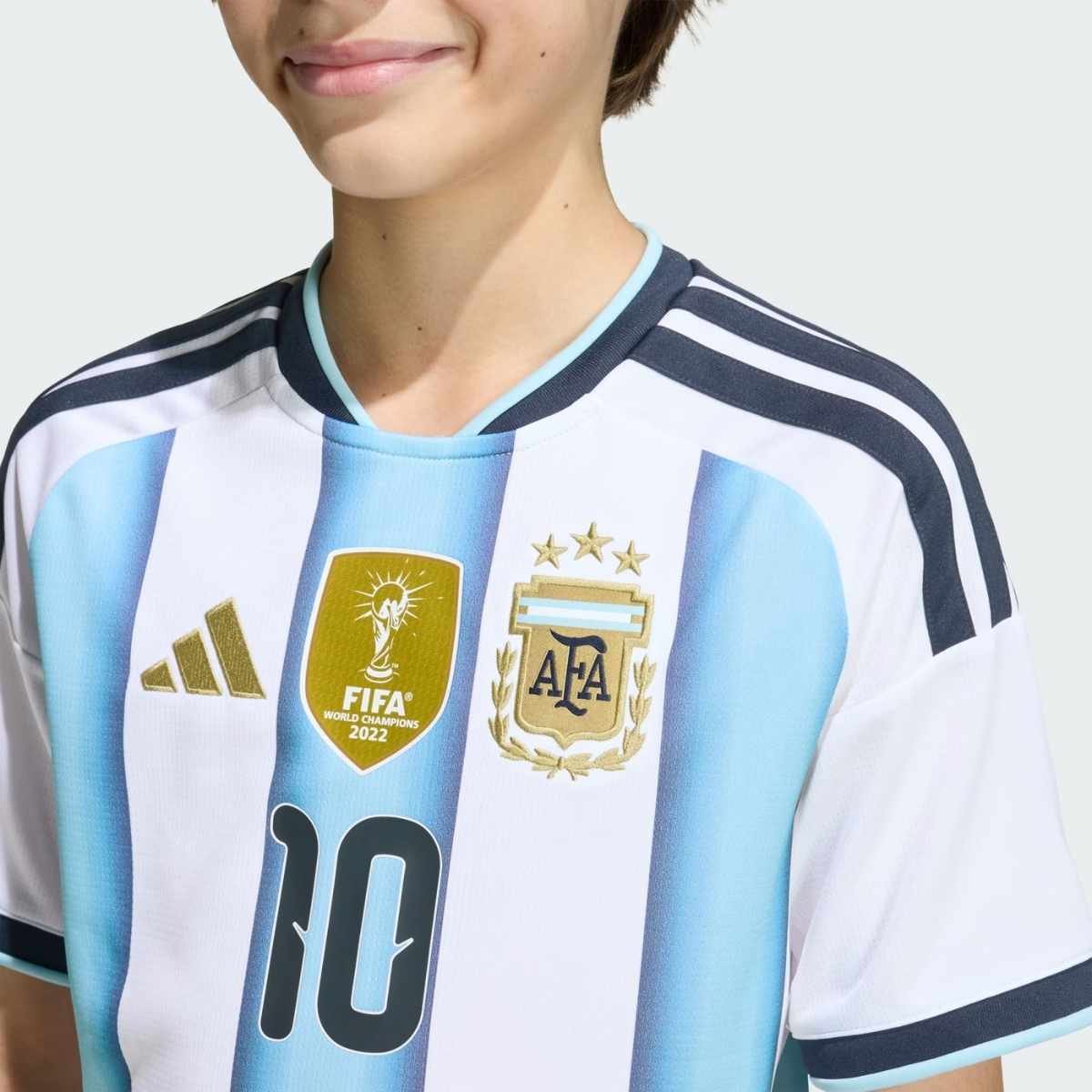 Kit-infantil-argentina-home-2026-messi-torcedor-adidas-FBA-825A-014 (3) Kit Infantil Argentina Branca/Azul Messi #10 Copa 2026/27 Home I Unissex