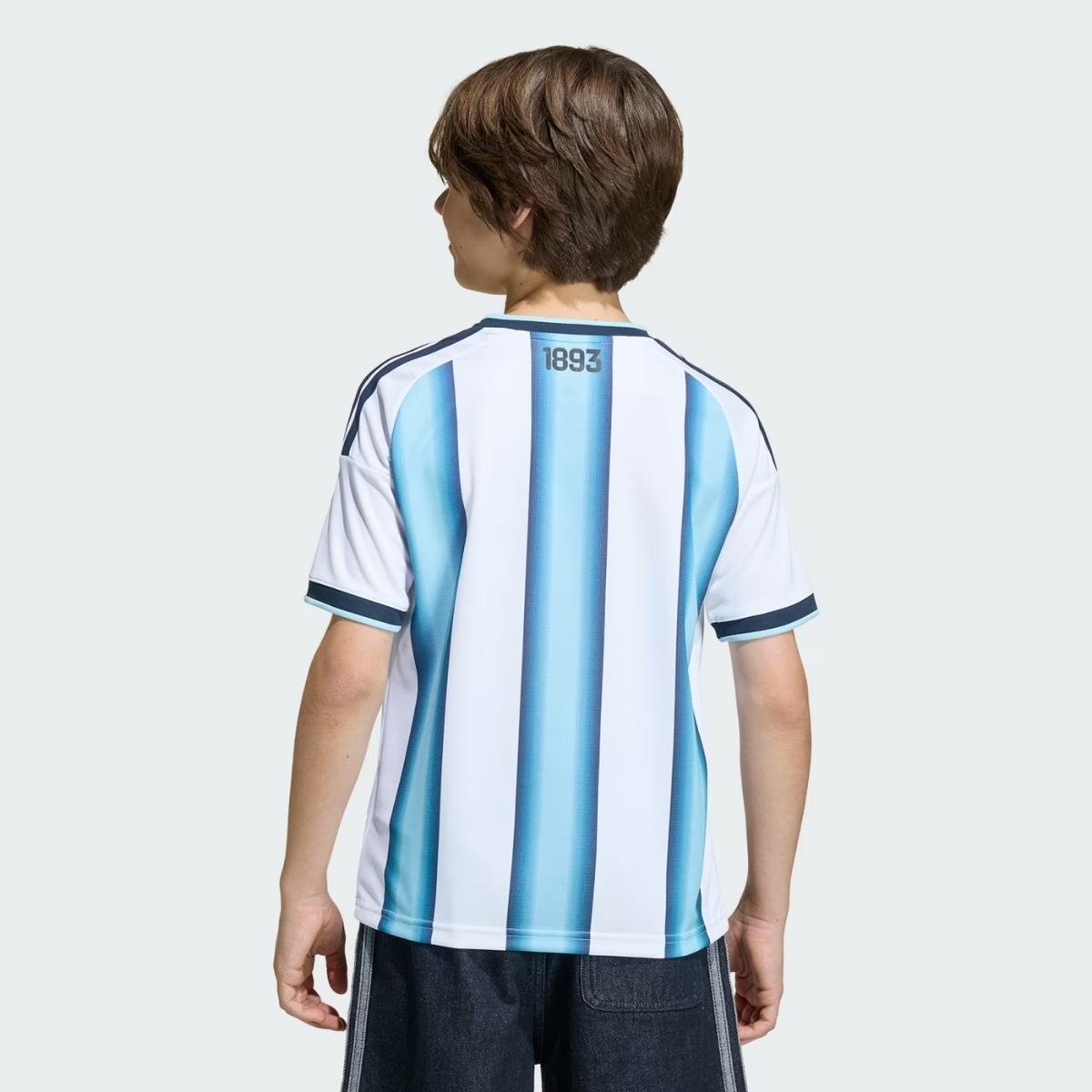 Kit-infantil-argentina-home-2026-messi-torcedor-adidas-FBA-825A-014 (5) Kit Infantil Argentina Branca/Azul Copa 2026/27 Home I Unissex