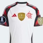 camisa-do-flamengo-campeao-libertadores-2025-branca-reserva-masculina (4)