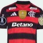 camisa-do-flamengo-campeao-libertadores-2025-vermeelha-titular-masculina (4)