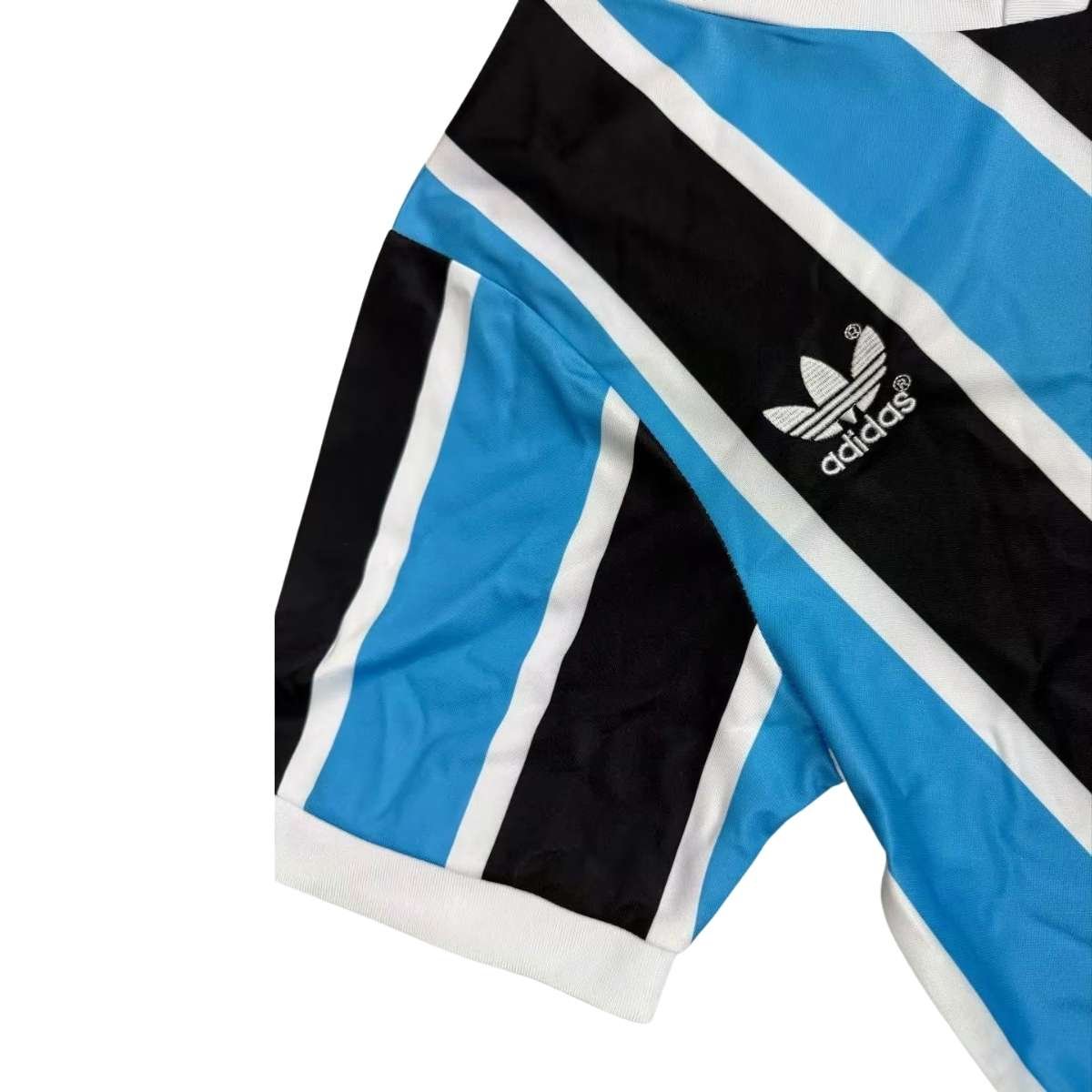 camisa-gremio-azul-1983-84-titular-adidas-masculina-retro (1) Camisa Grêmio Azul 1983/84 titular Adidas Retrô Masculina