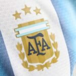 camisa-selecao-argentina-azul-branca-i-copa-2026-27-home-jogador-JM5897