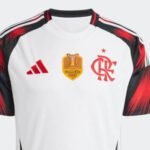 camisa-flamengo-branca-reserva-camepao-brasileiro-2025-feminina (3)