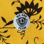 camisa-dynamo-dresden-love-dynamo-amarela-2025-26-hate-racism-masculina