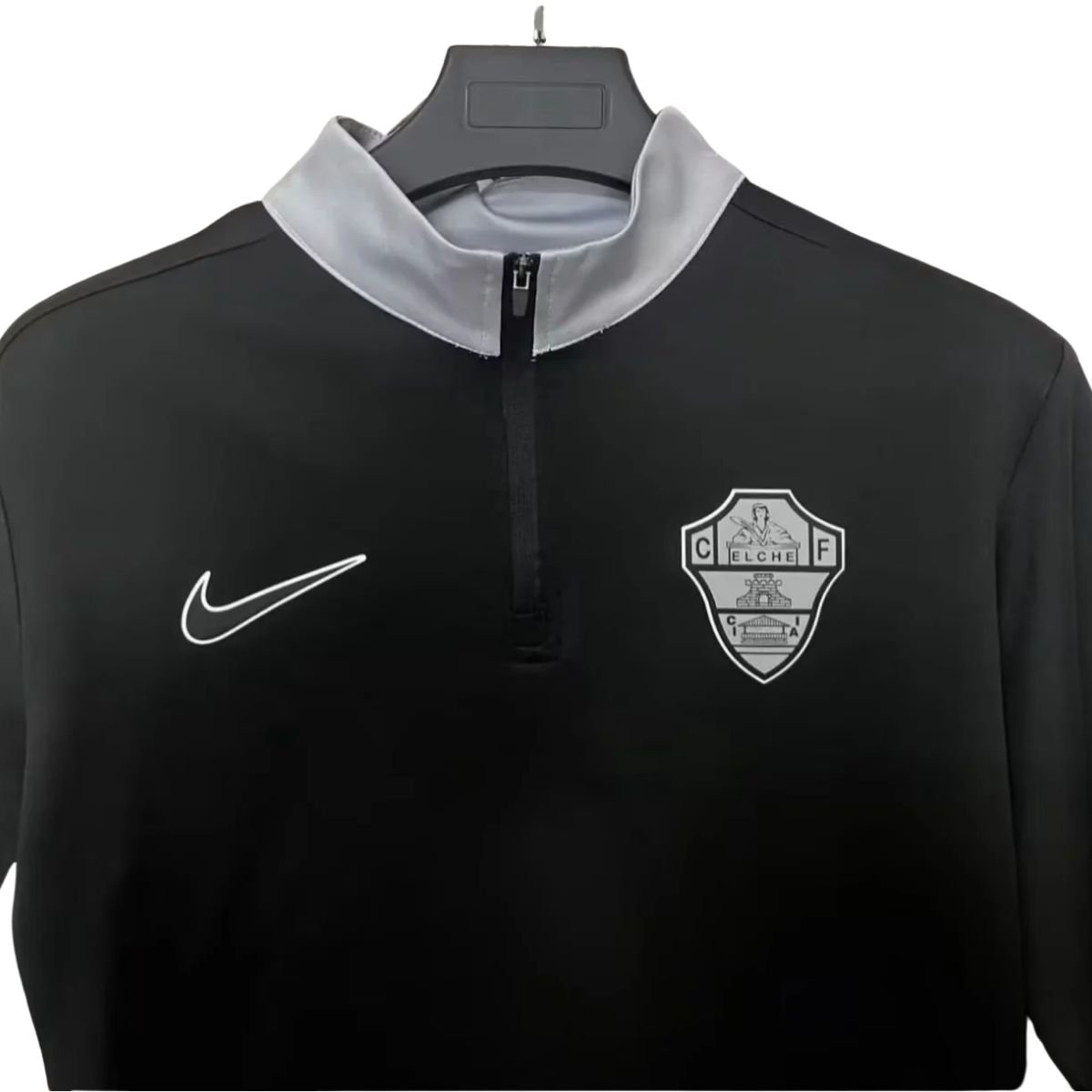 jaqueta-elche-fc-preta-2025-26-masculina (2) Jaqueta Elche FC Preta 2025/26 Masculina