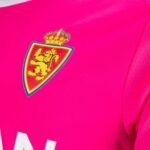 camisa-Real-Zaragoza-2024-25-pre-jogo-rosa-masculina
