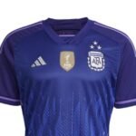 camisa-argentina-away-ii-patch-copa-do-mundo-2022-roxo-feminina