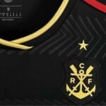 camisa-cropped-flamego-preta-feminina-terceiro-uniforme-2025-26-dourado