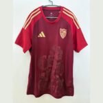 camisa-sevilla-fc-vermelha-2026-27-especial-rocio-osorno-masculina