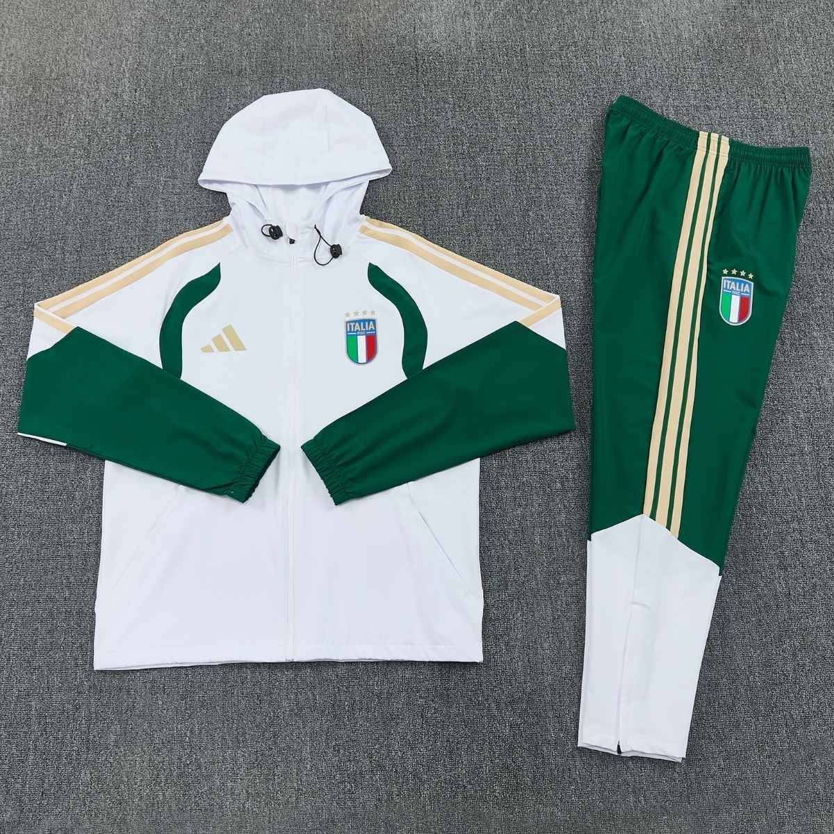 kit-agasalho-treino-italia-2026-27-branco-verde-masculino (2) Conjunto Treino Itália Calça e Jaqueta Branco/Verde 2026/27 C/Capuz Masculina