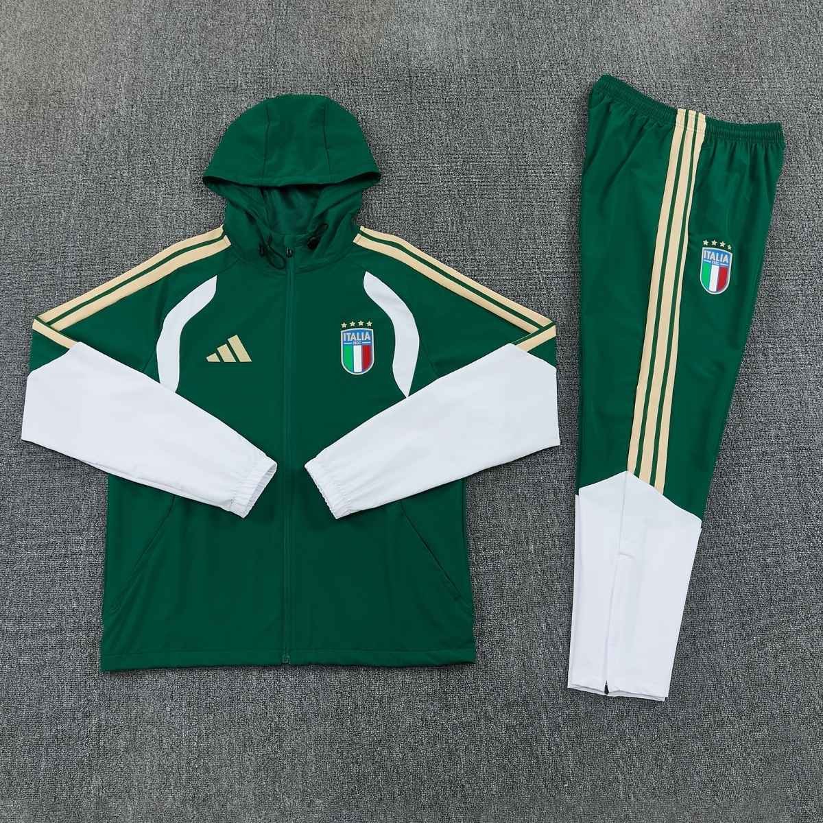 kit-agasalho-treino-italia-2026-27-verde-branco-masculino (2) Conjunto Treino Itália Calça e Jaqueta Verde/Branco 2026/27 C/Capuz Masculina
