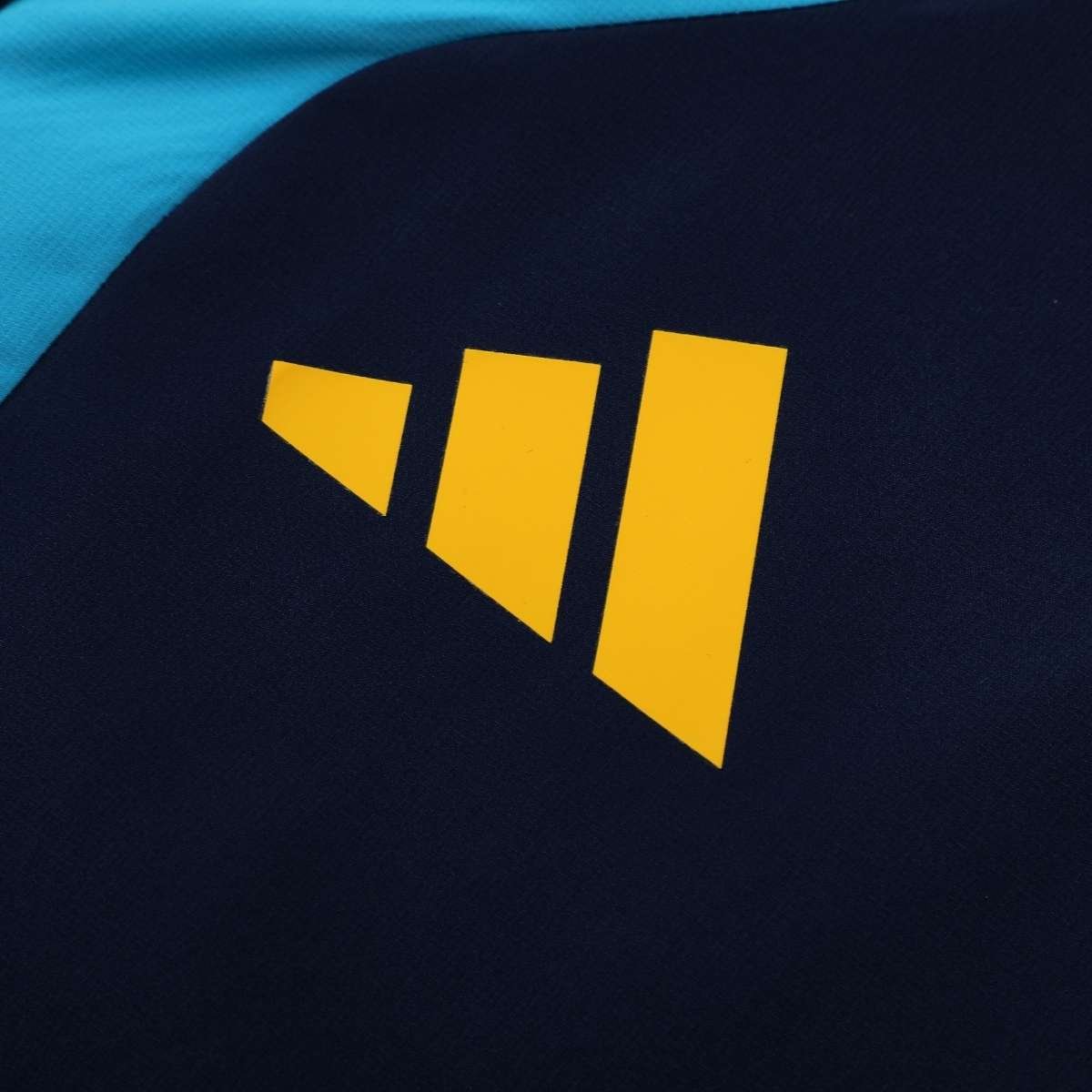 kit-corta-vento-espanha-2026-27-azul-escuro-masculino (3) Conjunto Treino Espanha Calça e Jaqueta Azul C/Capuz 2026/27 Masculina