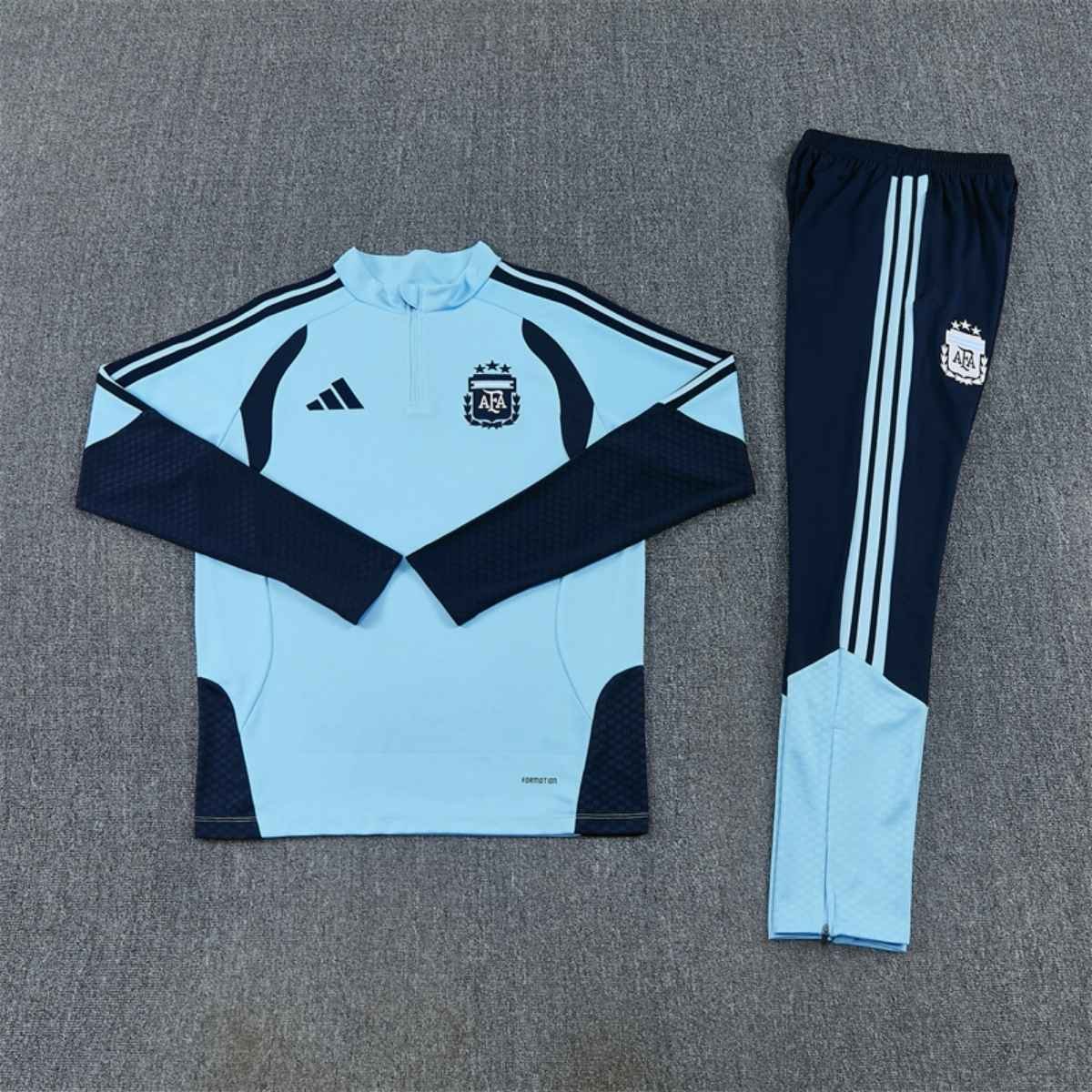kit-treino-argentina-2026-27-azul-claro-escuro-masculino (2) Conjunto Treino Argentina Calça e Jaqueta Azul Claro 2026/27 Masculina