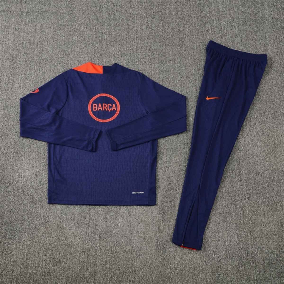 kit-treino-barcelona-2025-26-azul-escuro-masculino (3) Conjunto Treino Barcelona Calça e Jaqueta 2025/26 Azul Escuro Jogador