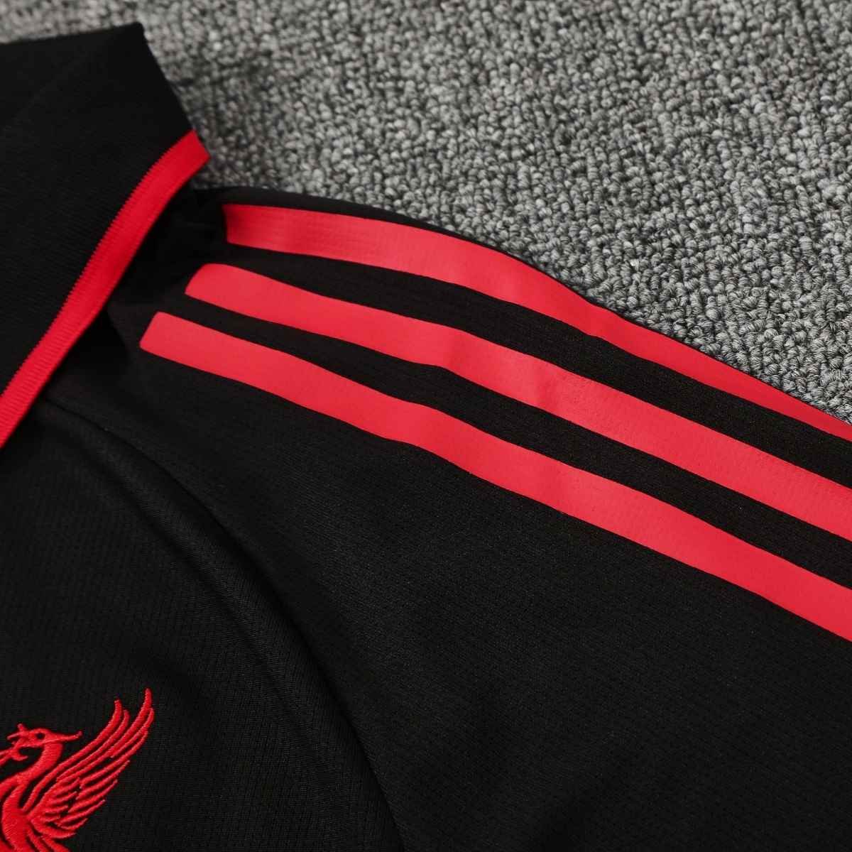 kit-treino-liverpool-2025-26-azul-masculino (3) Conjunto Viagem Liverpool FC Camisa Polo e Calça Preto 2025/26 Masculino