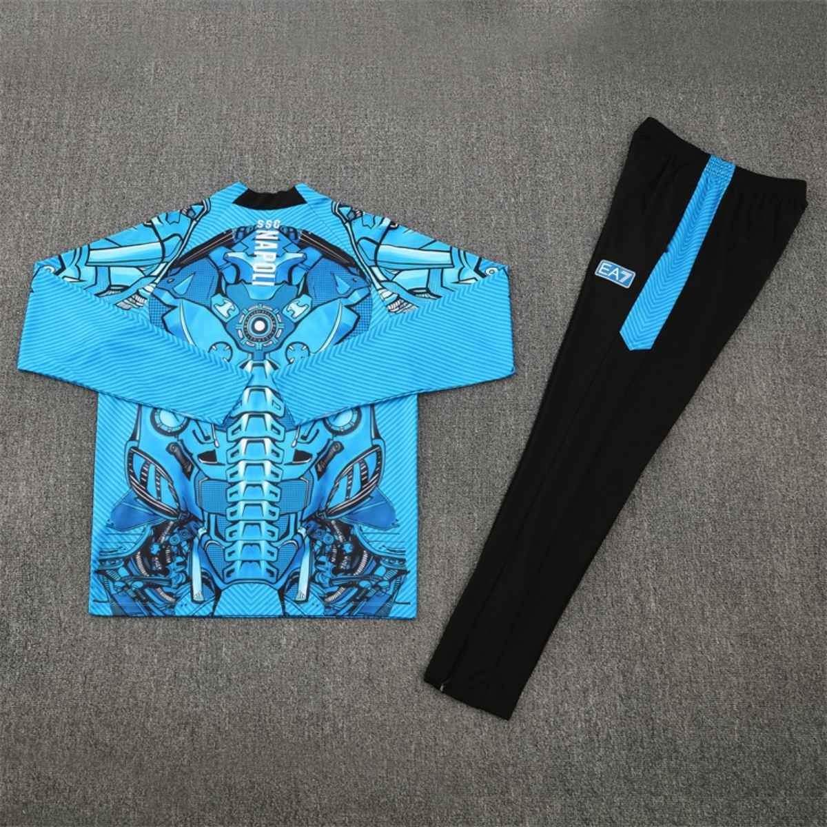 kit-treino-napoli-2025-26-azul-claro-coca-cola-masculino (2) Conjunto Treino SSC Napoli Calça e Jaqueta Azul 2025/26 Masculino