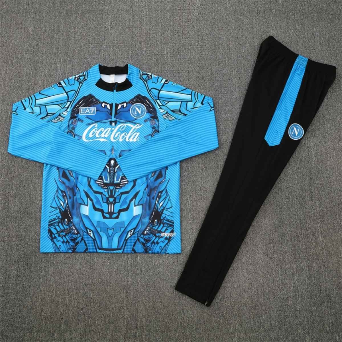 kit-treino-napoli-2025-26-azul-claro-coca-cola-masculino (3) Conjunto Treino SSC Napoli Calça e Jaqueta Azul 2025/26 Masculino